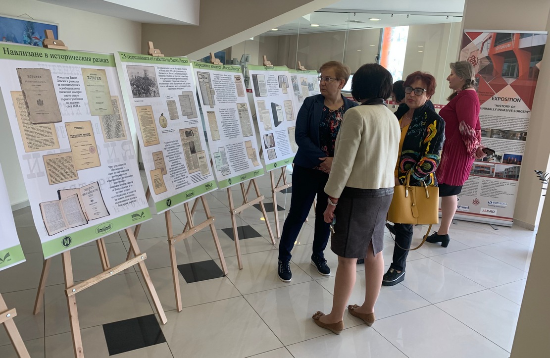 В МУ-Плевен откриха фотоизложбата „150 години от гибелта на Васил Левски. Места на памет (1873 - 1933)“